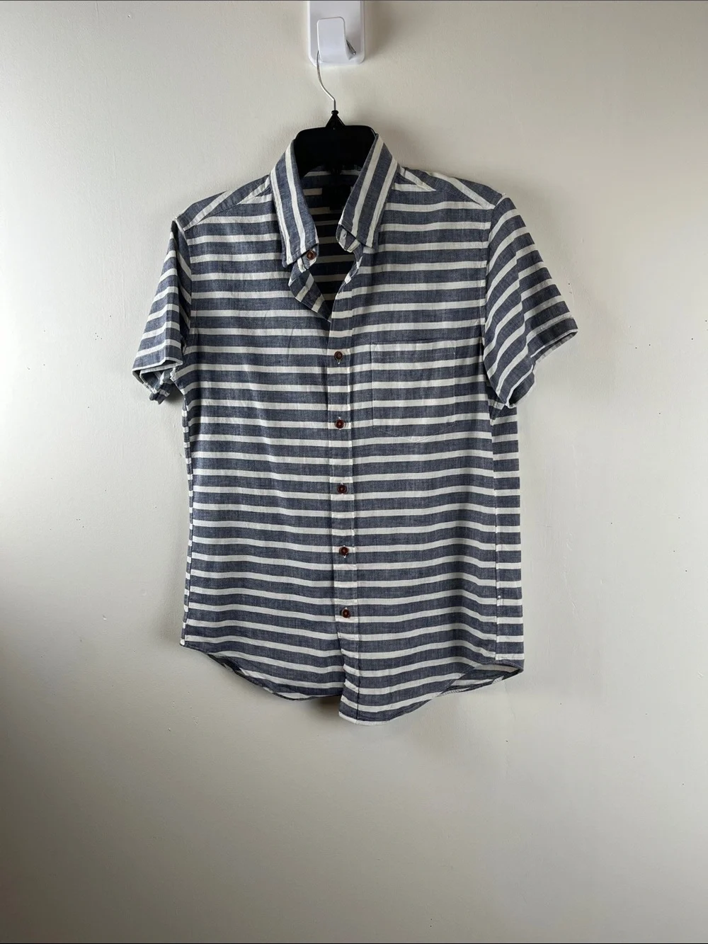 K Crew 100% Men's Short-Sleeve Button-Up Shirt - Navy & White Stripes